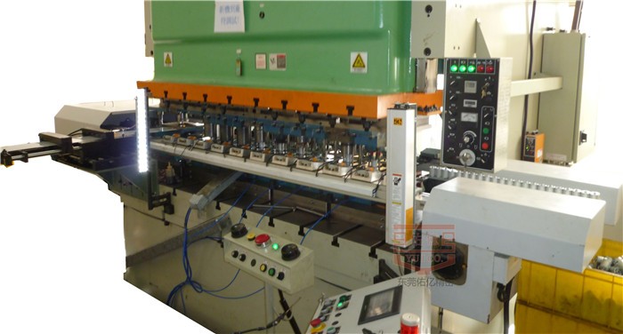 二次元機械手對于提高沖床生產效率起到哪些作用？