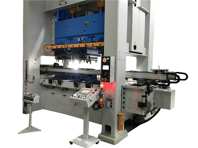 沖床三次元機(jī)械手：提升生產(chǎn)效率、降低成本、保障質(zhì)量的利器