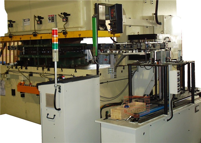 沖床多工位機械手在多工序沖壓生產中的作用